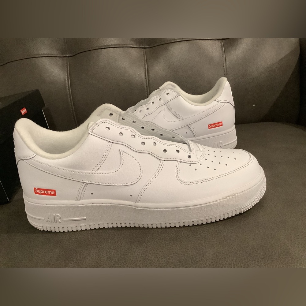 Supreme x Nike Air Force 1 Low Sneakers size 9.5